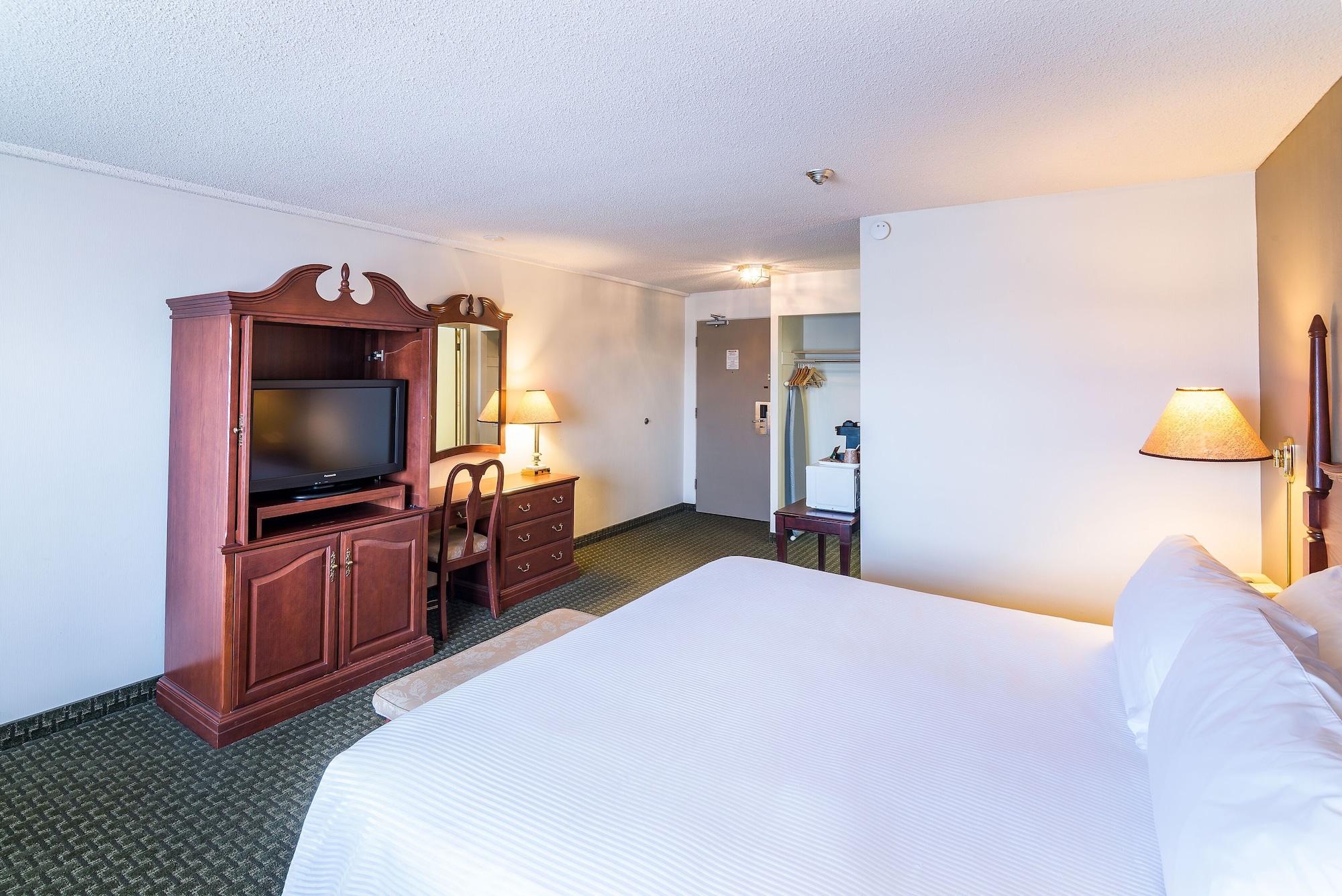 Ramada By Wyndham Thunder Bay Airlane Hotel Экстерьер фото