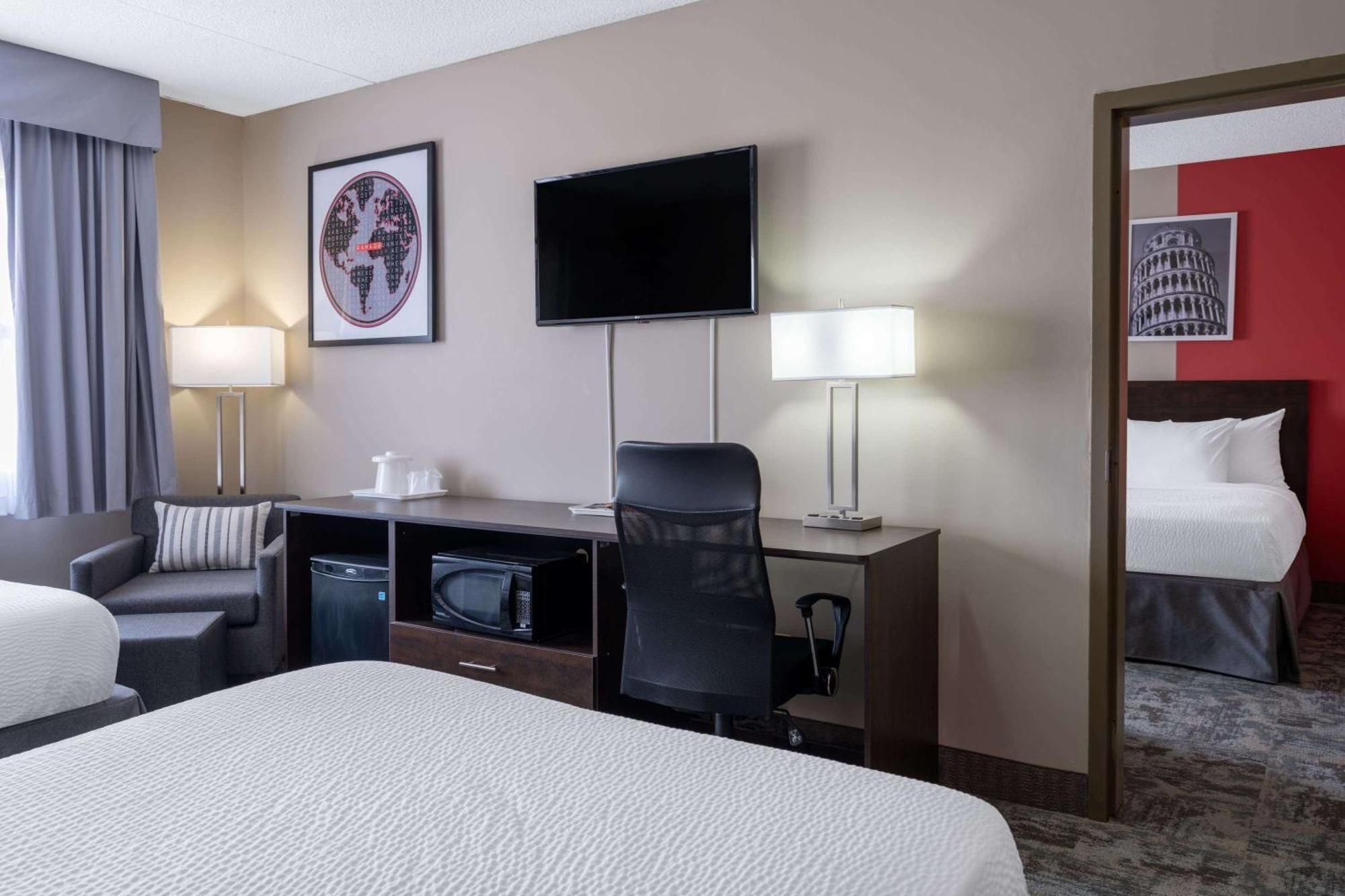 Ramada By Wyndham Thunder Bay Airlane Hotel Экстерьер фото