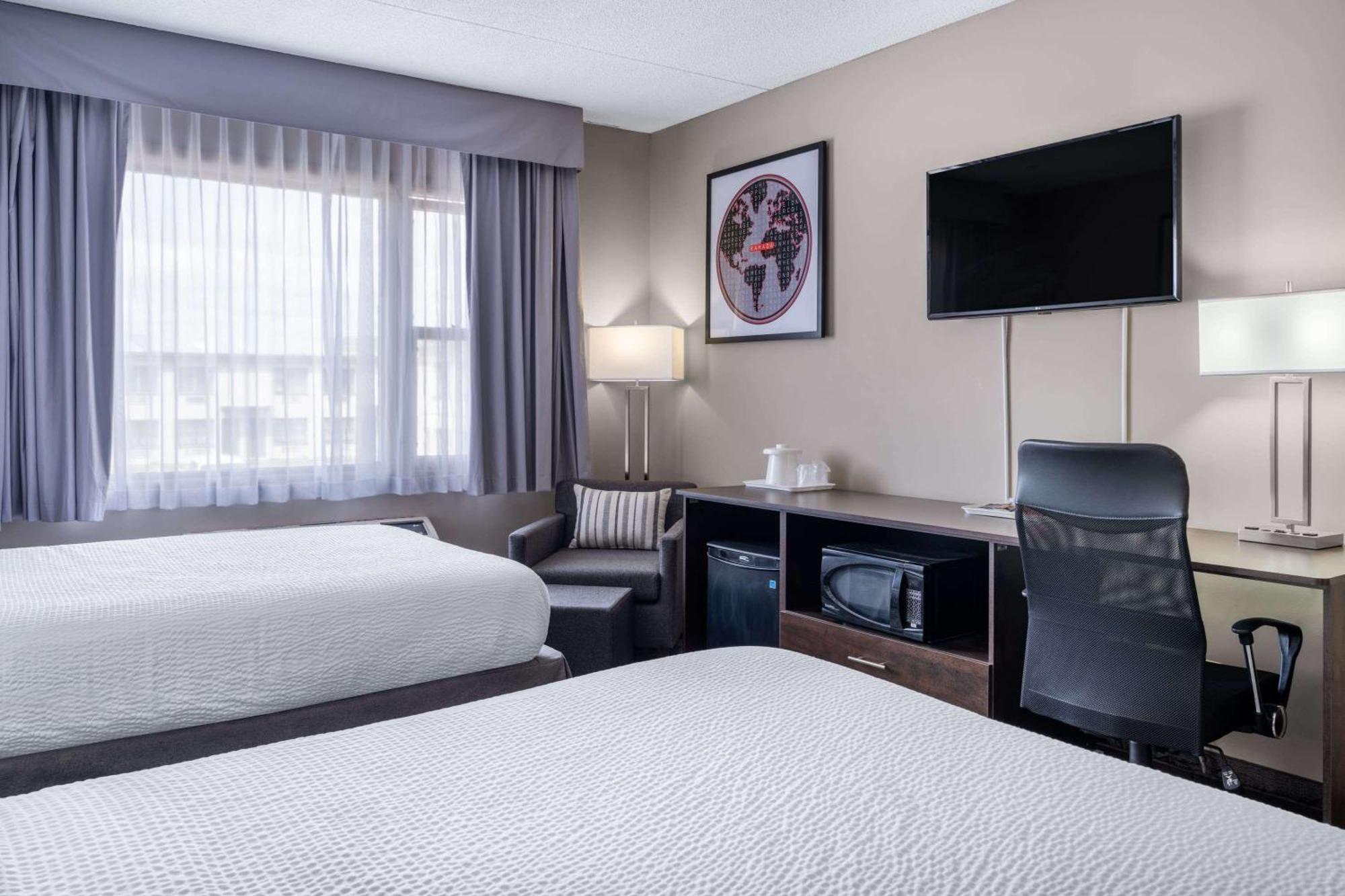 Ramada By Wyndham Thunder Bay Airlane Hotel Экстерьер фото