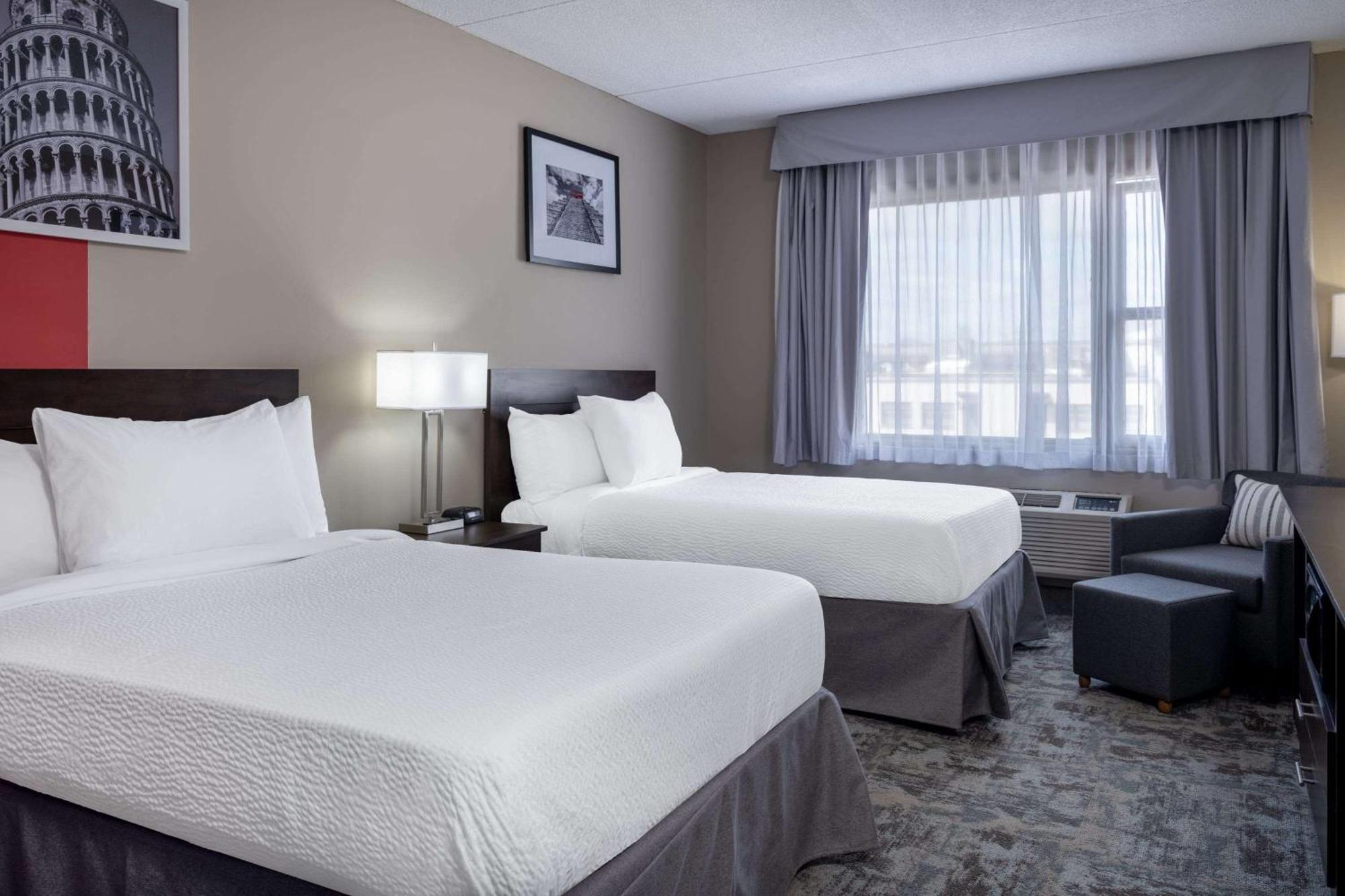 Ramada By Wyndham Thunder Bay Airlane Hotel Экстерьер фото