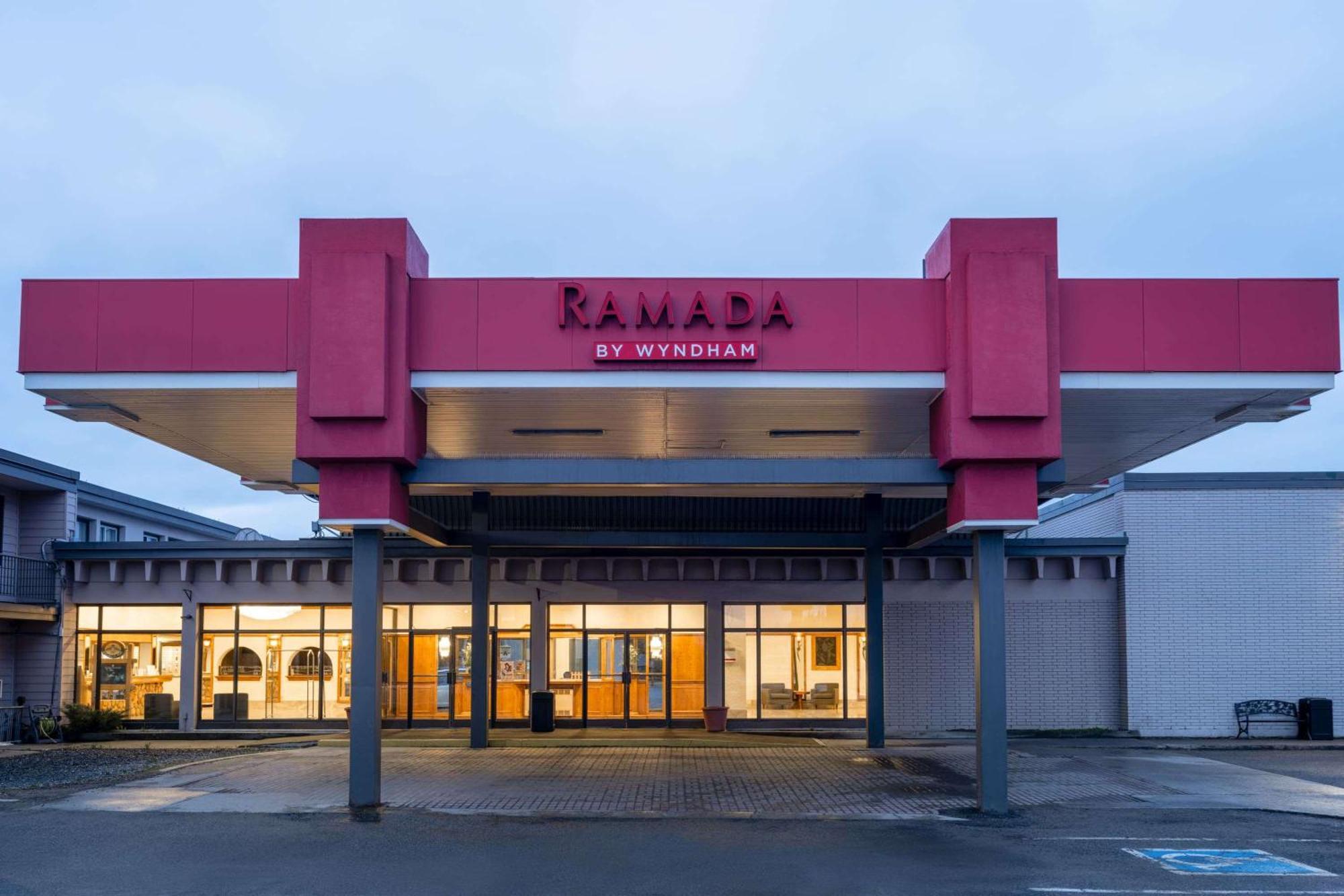Ramada By Wyndham Thunder Bay Airlane Hotel Экстерьер фото