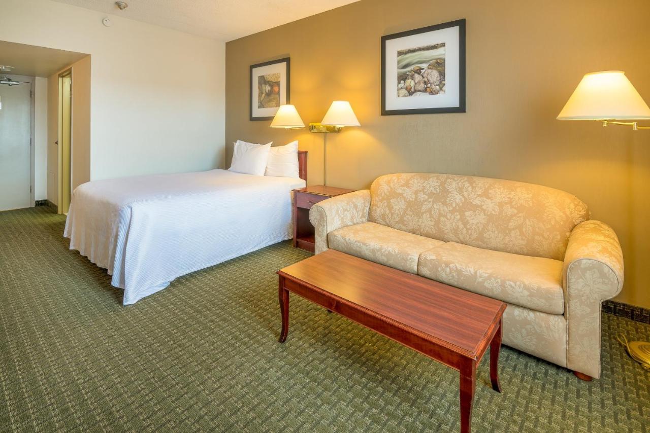 Ramada By Wyndham Thunder Bay Airlane Hotel Экстерьер фото