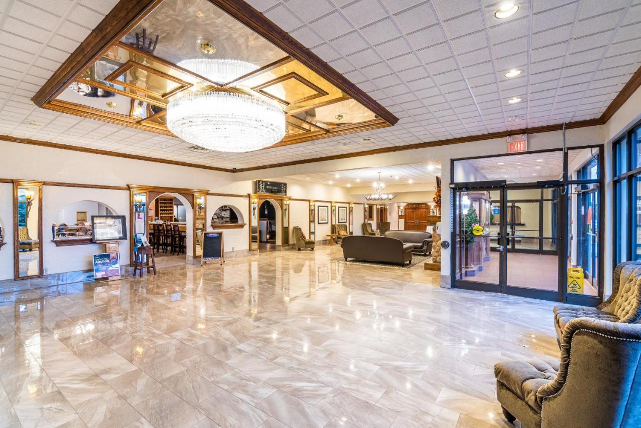 Ramada By Wyndham Thunder Bay Airlane Hotel Экстерьер фото