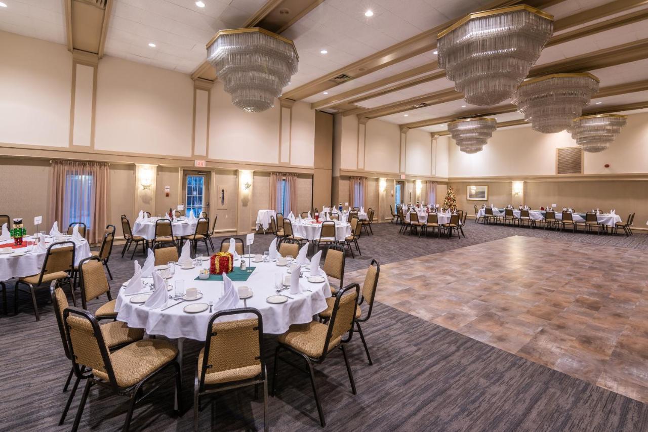 Ramada By Wyndham Thunder Bay Airlane Hotel Экстерьер фото