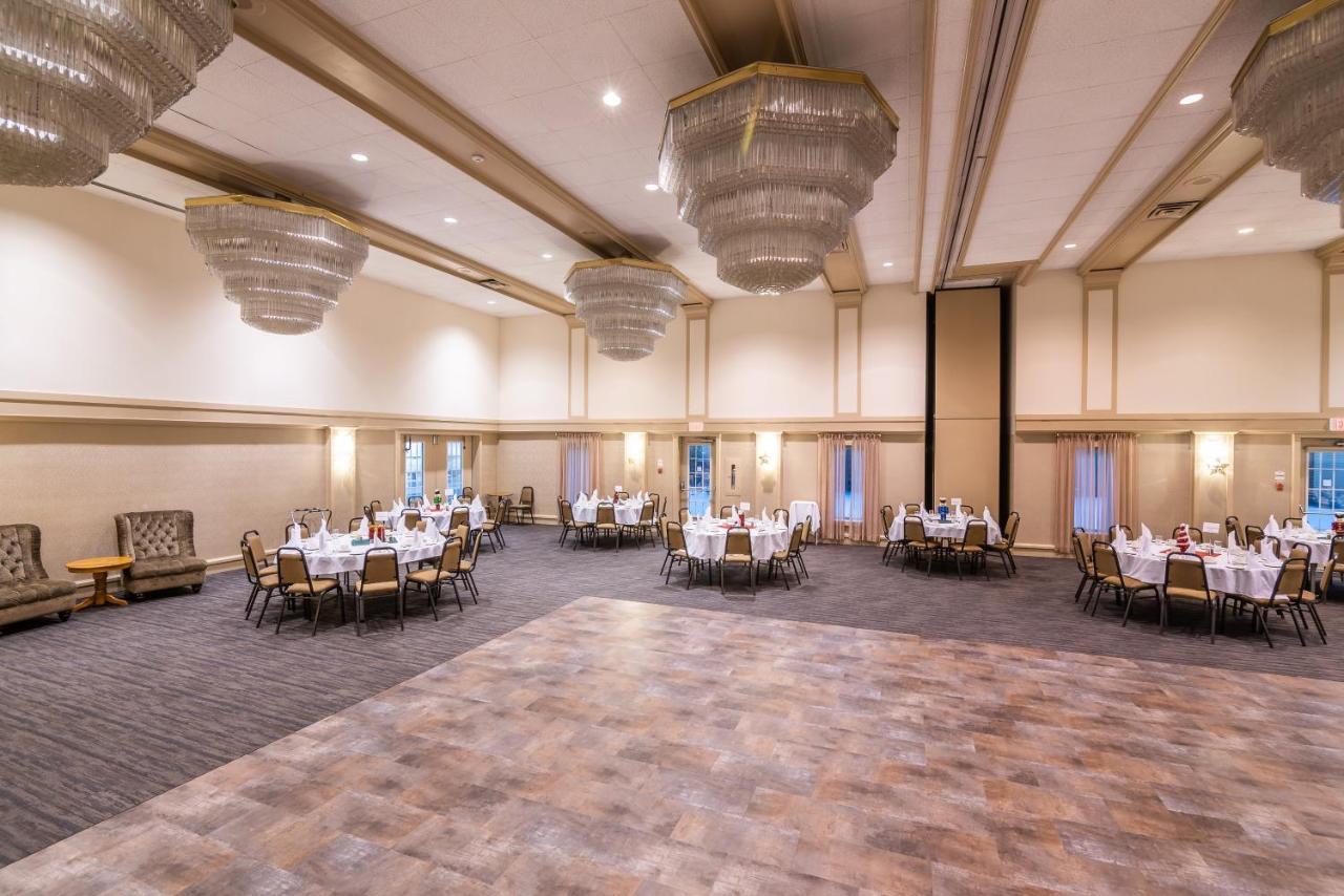 Ramada By Wyndham Thunder Bay Airlane Hotel Экстерьер фото