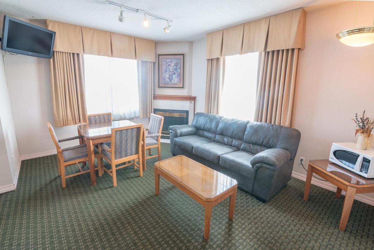 Ramada By Wyndham Thunder Bay Airlane Hotel Экстерьер фото
