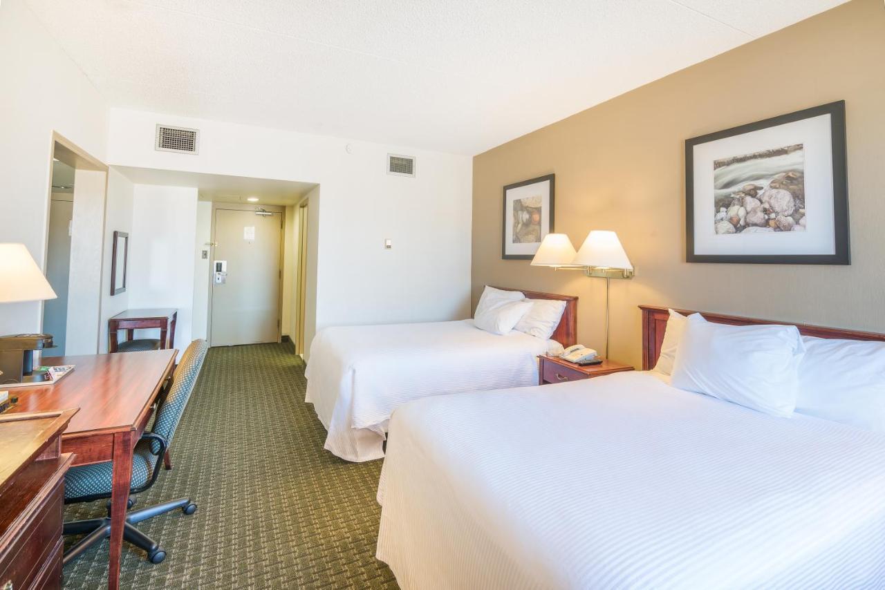 Ramada By Wyndham Thunder Bay Airlane Hotel Экстерьер фото